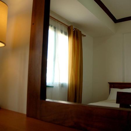 Isabelle Royale Makati Hotel Makati City Ngoại thất bức ảnh