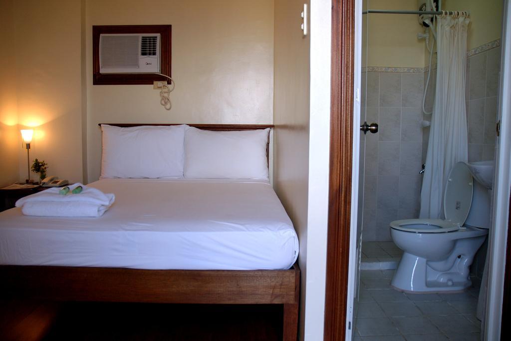 Isabelle Royale Makati Hotel Makati City Ngoại thất bức ảnh