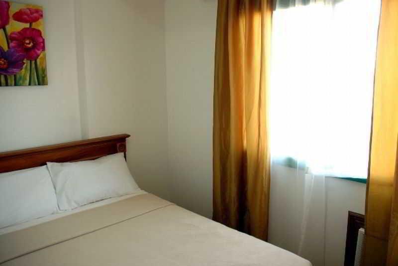 Isabelle Royale Makati Hotel Makati City Ngoại thất bức ảnh