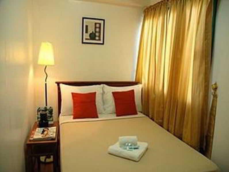 Isabelle Royale Makati Hotel Makati City Ngoại thất bức ảnh
